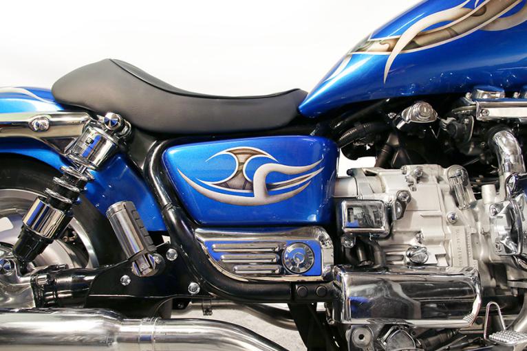 Caches latéraux "standards" pour custom Honda F6C Valkyrie : The Vinking Spirit