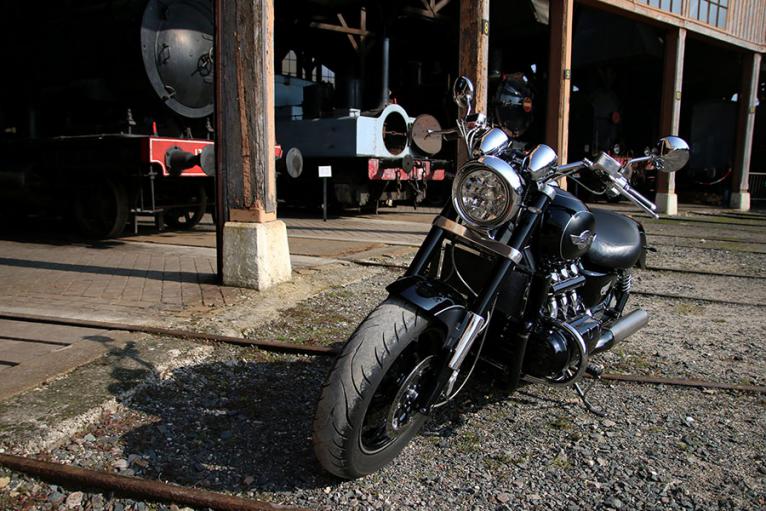 Custom HondCustom Valkyrie moto : The Black Coal avant