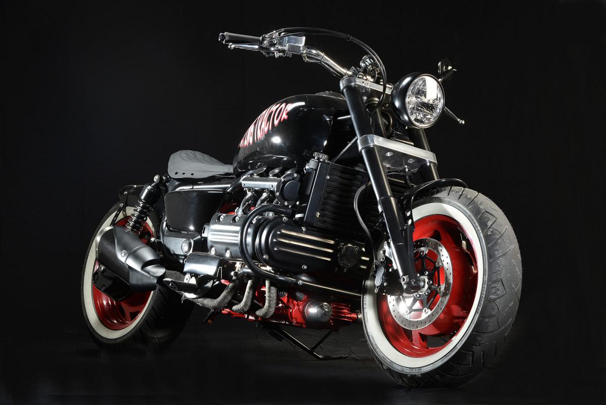 Fuel tanks "bobber" to customize your Honda F6C Valkyrie: frontside