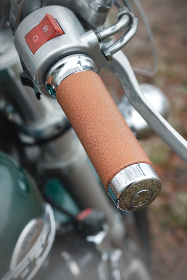 Custom Valkyrie moto : The Lady Breizh poignée