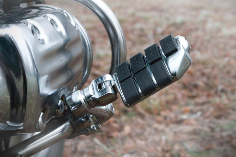 Custom Valkyrie moto : The Lady Breizh marche-pied