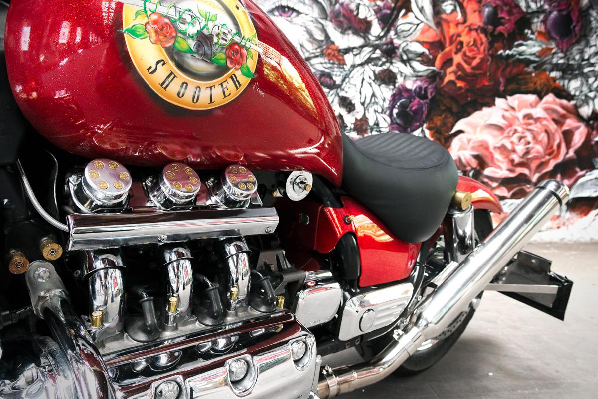 Custom Valkyrie moto : The Six Shooter